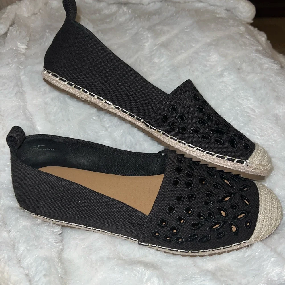 Tommy Bahama Selena Black and Cream Espadrilles